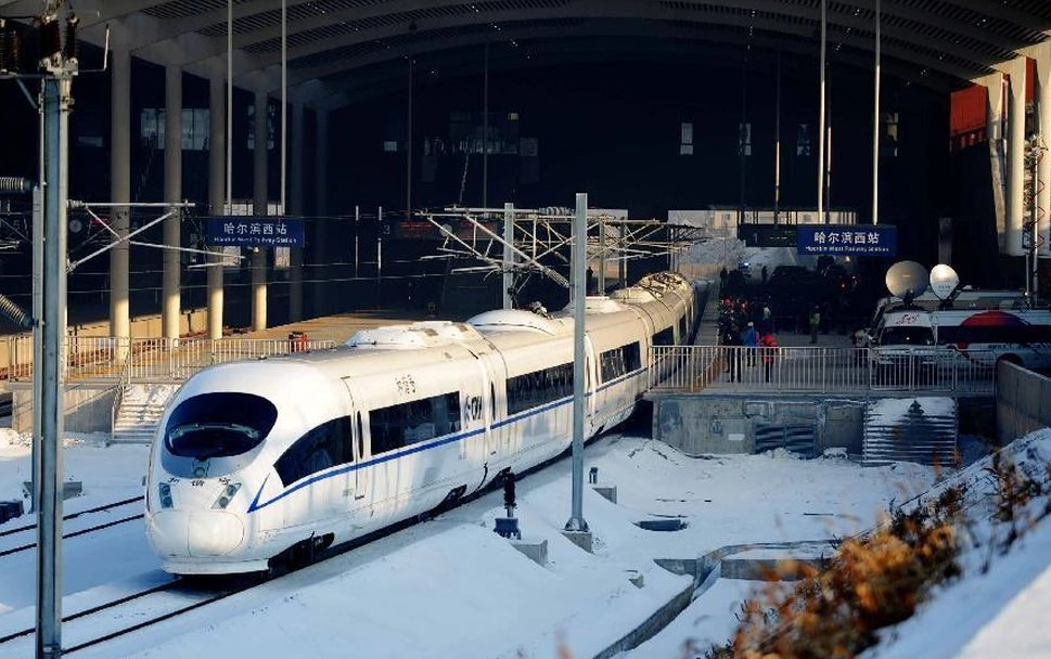 Dài 921 km, tốc độ lên tới 300km/h, Trung Quốc gây chấn động với phương tiện lướt tốc độ cao, đi xuyên băng tuyết ở nhiệt độ -40 độ C đầu tiên trên thế giới