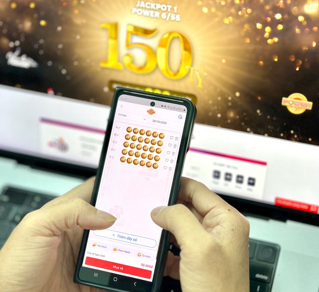 Niềm vui nuôi số trên điện thoại của người chơi Vietlott