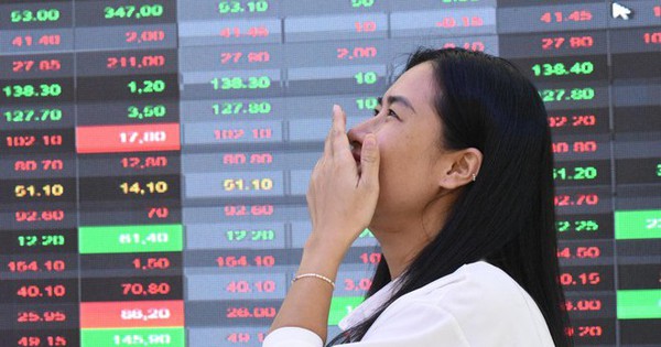 Phó Tổng Giám đốc một công ty bất động sản muốn thoái sạch vốn khi giá cổ phiếu tăng gấp đôi từ đầu năm
