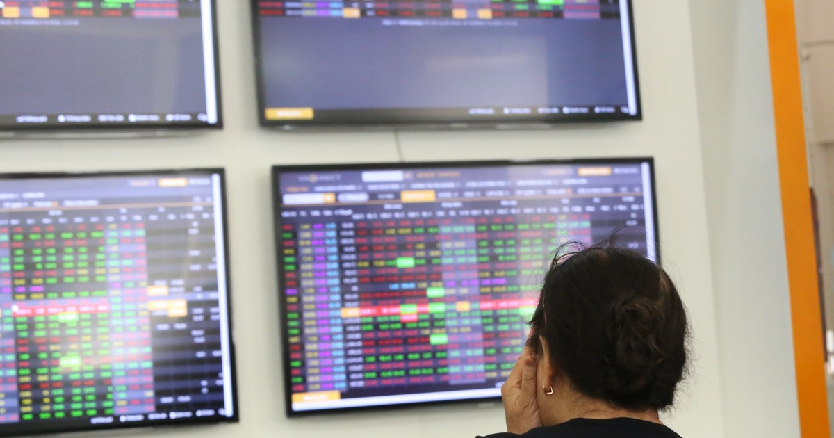 Áp lực bán dâng cao, VN-Index lại 