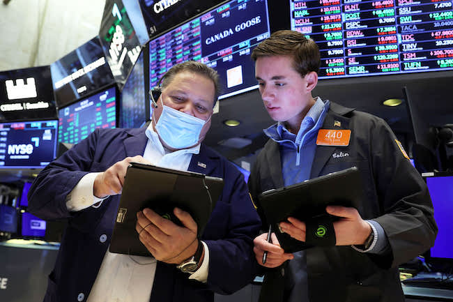 Phố Wall quay đầu, Nasdaq Composite tăng hơn 2% khi các cổ phiếu công nghệ phục hồi