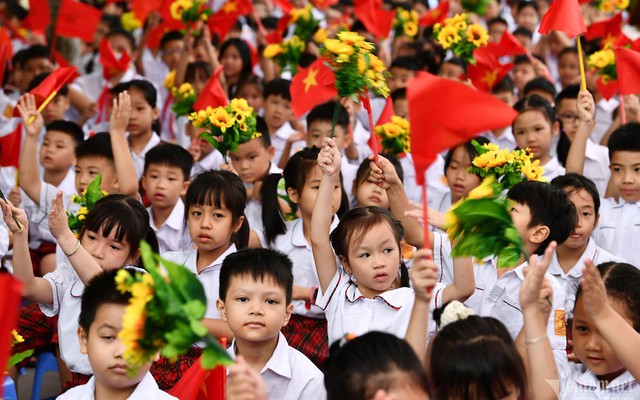 Tranh thủ tiền đóng học phí cho con chưa đến hạn, tôi đã trót đu đỉnh cổ phiếu