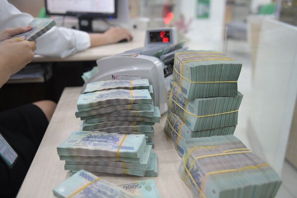 Một số ngân hàng rục rịch tăng lãi suất tiền gửi