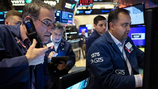 Phố Wall giảm 2 phiên liên tiếp, Dow Jones mất hơn 400 điểm