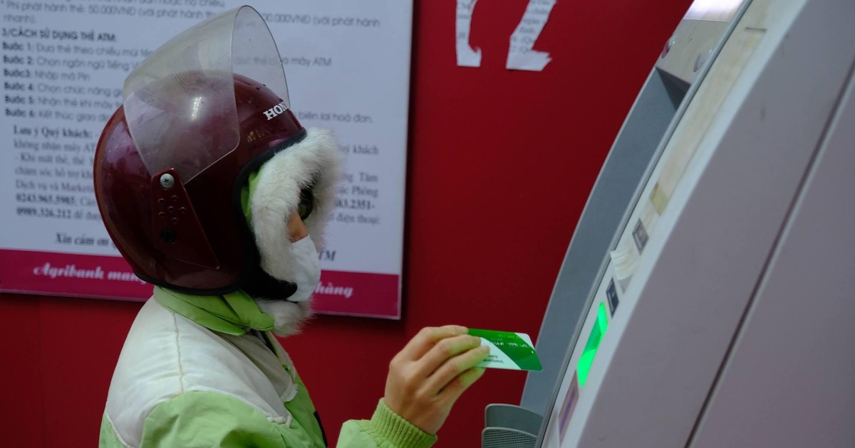 Số lượng ATM sụt giảm, thanh toán qua QR code tăng đột biến