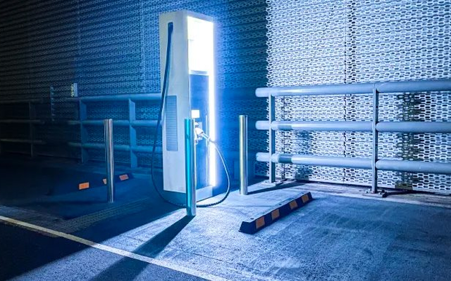 Bão lớn quét qua làng xe điện: Ford, Mercedes-Benz, Volkswagen,... lần lượt giảm quy mô hoặc đình trệ kế hoạch, Tesla cũng không thoát