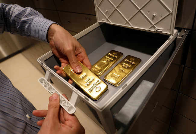 Vàng thế giới đi ngang chờ cuộc họp của Fed