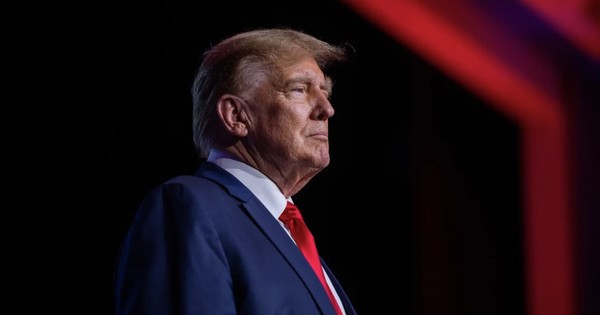 Ông Trump bước vào 1 tuần đầy 'dông tố'
