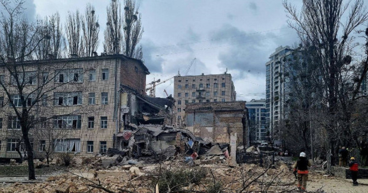 Thủ đô Ukraine bị tập kích tên lửa, căn cứ hải quân Nga ở Crưm bị hư hại