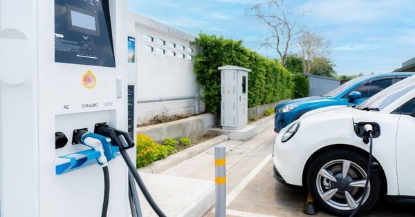 Mỹ dành 7,5 tỷ USD để triển khai nửa triệu trạm sạc xe điện nhanh, nhưng đến nay mới chỉ xây được… 7 chiếc: Vấn đề là tại thủ tục!
