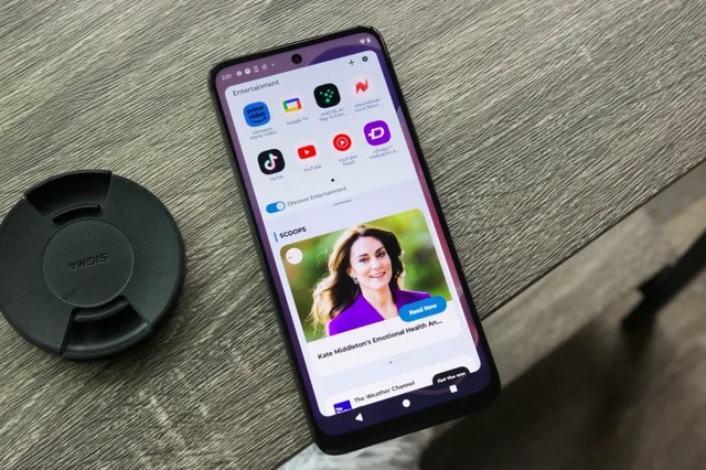 Từng là anh hùng của điện thoại Android bình dân, mẫu smartphone này giờ lại là kẻ phản diện?
