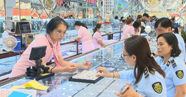 Kiểm tra tiệm vàng lớn ở TP Long Xuyên, An Giang