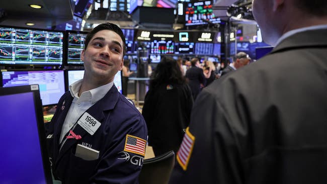 S&P 500 khởi sắc và Nasdaq Composite khép phiên ở mức cao kỷ lục