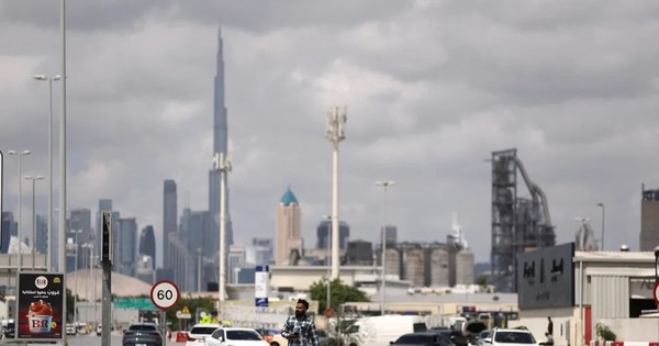 Thành phố sa mạc Dubai 'đóng băng' suốt cả tuần vì mưa lớn chưa từng thấy