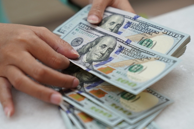 Giá USD tự do giảm mạnh
