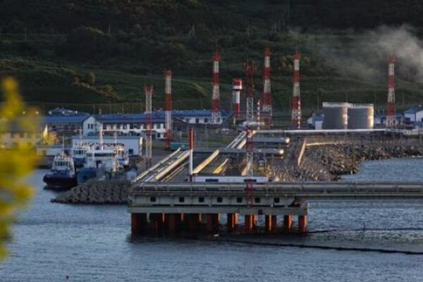 Giá xăng dầu hôm nay 30/4: Giảm hơn 1 USD/thùng vì đàm phán hoà bình tại Trung Đông