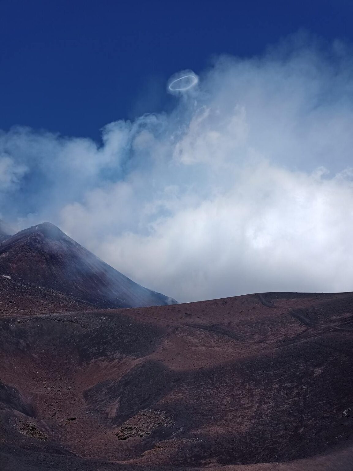 Núi lửa Etna: Bí ẩn về những vòng khói kỳ ảo và lời giải thích của khoa học