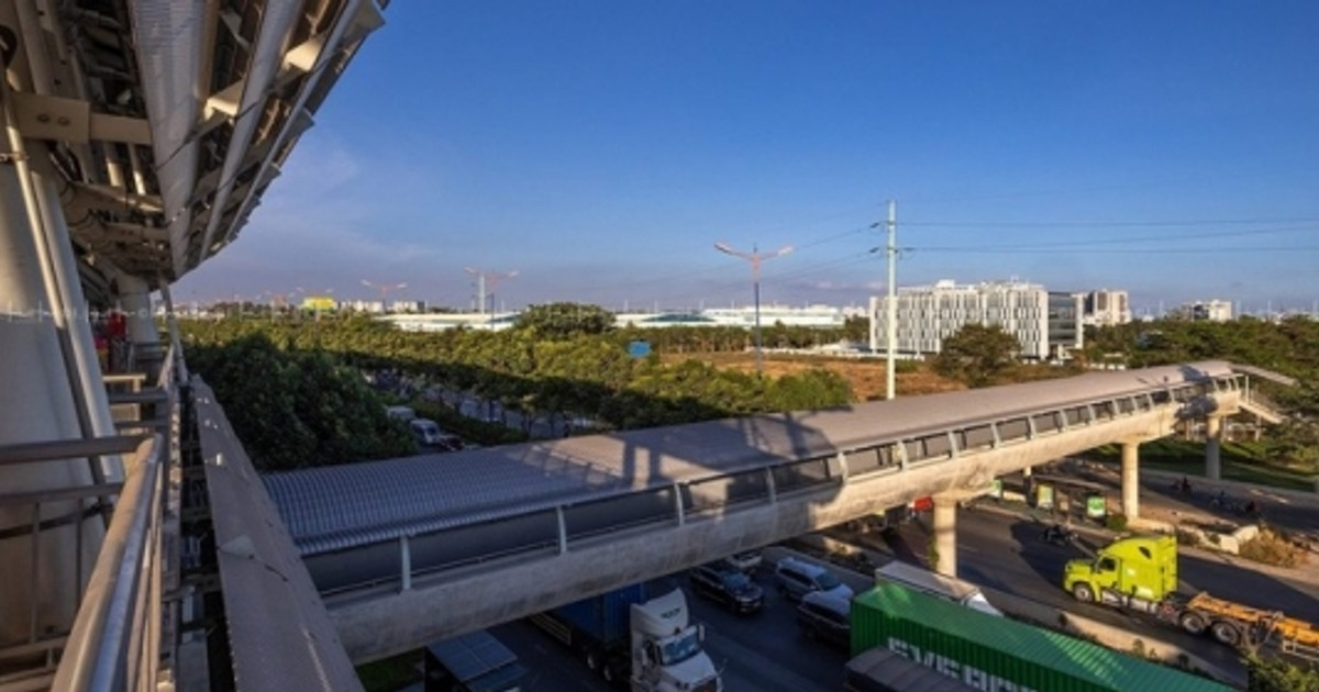 'Chạy nước rút' thi công xuyên lễ, hình hài những cây cầu đi bộ nối nhà ga Metro Bến Thành - Suối Tiên đã lộ rõ
