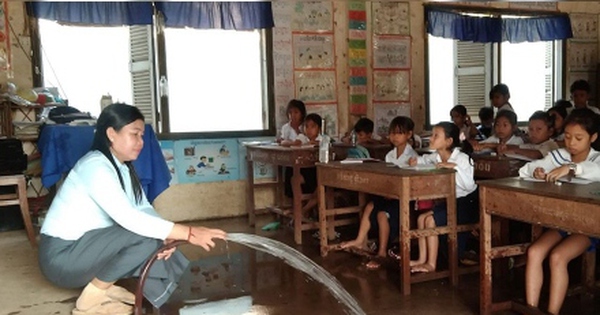 Nắng nóng đỉnh điểm, Campuchia điều chỉnh giờ học và bơm nước vào lớp học