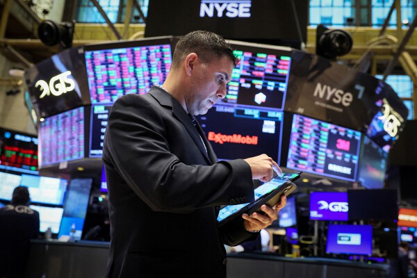 Dow Jones tăng liền 6 phiên, trở lại mốc 39.000 điểm