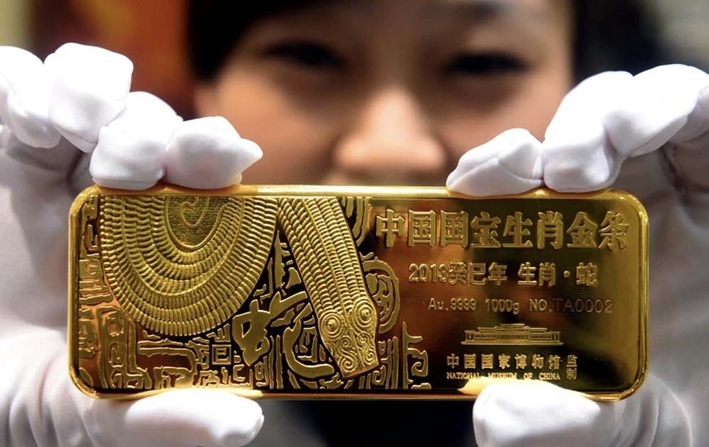 Giải mã nguồn cơn giá vàng nóng bỏng tay