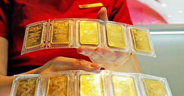 'Bốc thuốc' đặc biệt điều trị cơn sốt giá vàng
