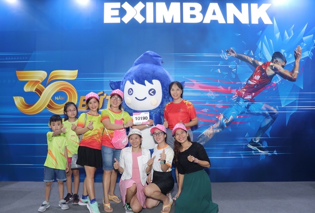 Giải chạy đêm Ho Chi Minh City Night Run Eximbank 2024 chính thức khai mạc