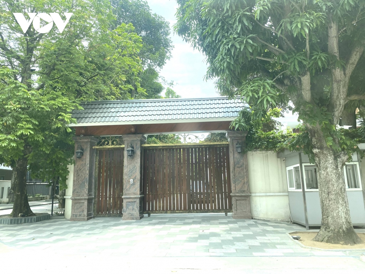 Những biệt thự khủng phá vỡ quy hoạch khu đô thị Vân Canh