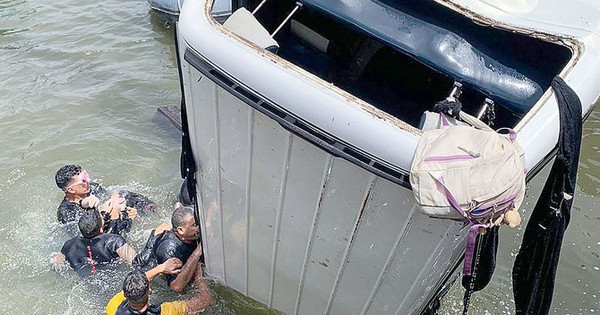 Bi kịch sông Nile: Xe chở khách lao xuống dòng nước, ít nhất 10 phụ nữ và trẻ em thiệt mạng