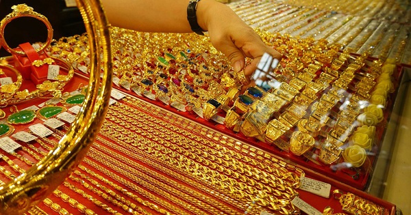 Giá vàng nữ trang 18k, 14k, 10k đắt thêm bao nhiêu trong 1 năm qua?