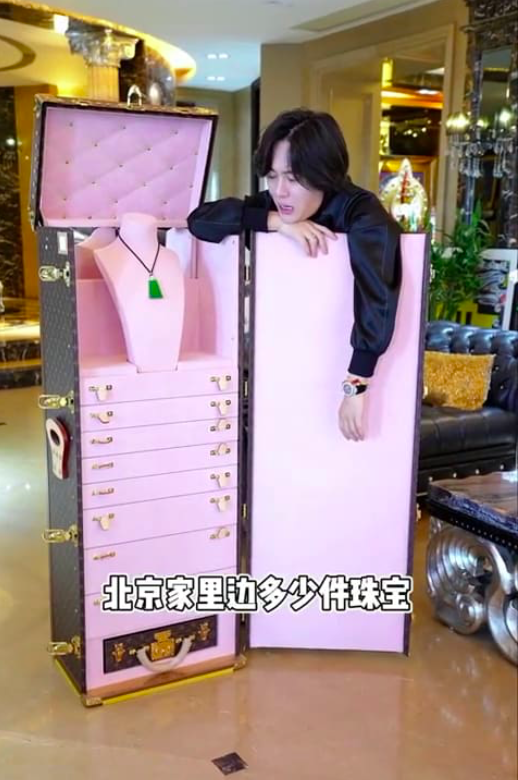 Trung Quốc dẹp bỏ hàng loạt tài khoản khoe của trên mạng xã hội