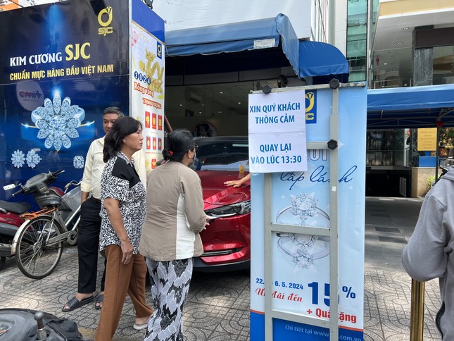 Có người đặt cọc, đăng ký mua 30-40 lượng vàng ở ngân hàng