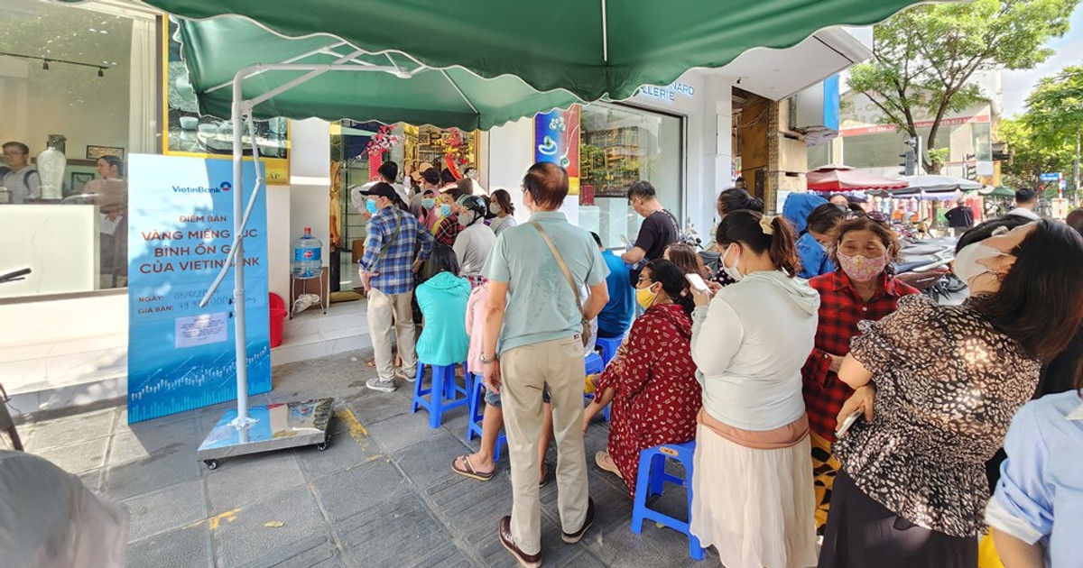 Vàng giảm sâu, ngân hàng nhận đặt cọc vàng, mua trên 400 triệu phải khai báo nghề nghiệp