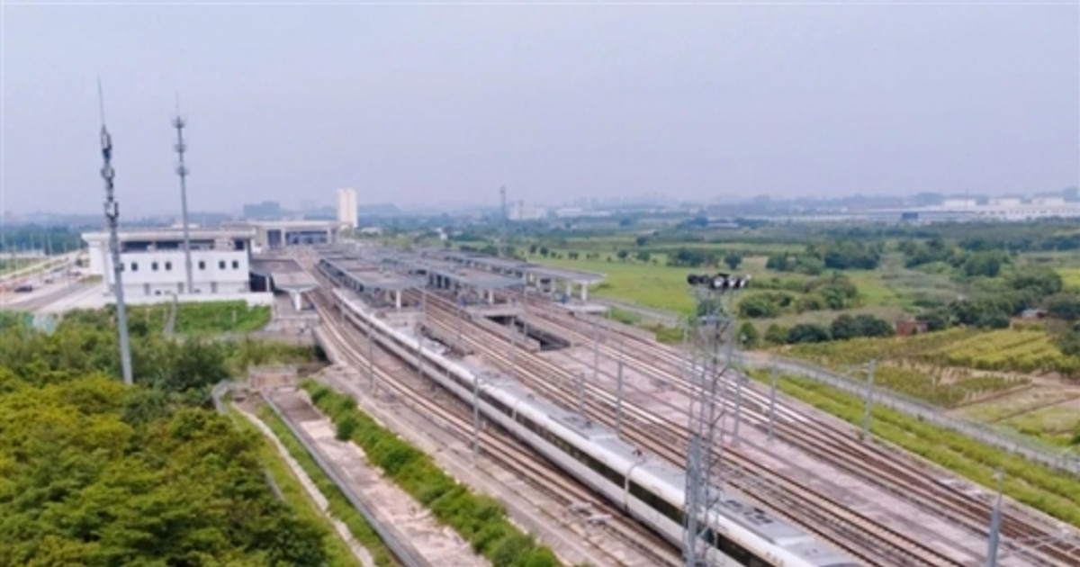 Láng giềng Việt Nam chính thức đưa vào khai thác 'tàu điện ngầm' tốc độ 200km/h, xuyên qua 5 thành phố chỉ trong 1 ngày