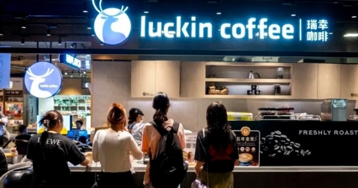 Chiến lược giúp chuỗi cà phê quốc dân của Trung Quốc hồi sinh ngoạn mục sau cú lừa thế kỷ, đánh bại Starbucks