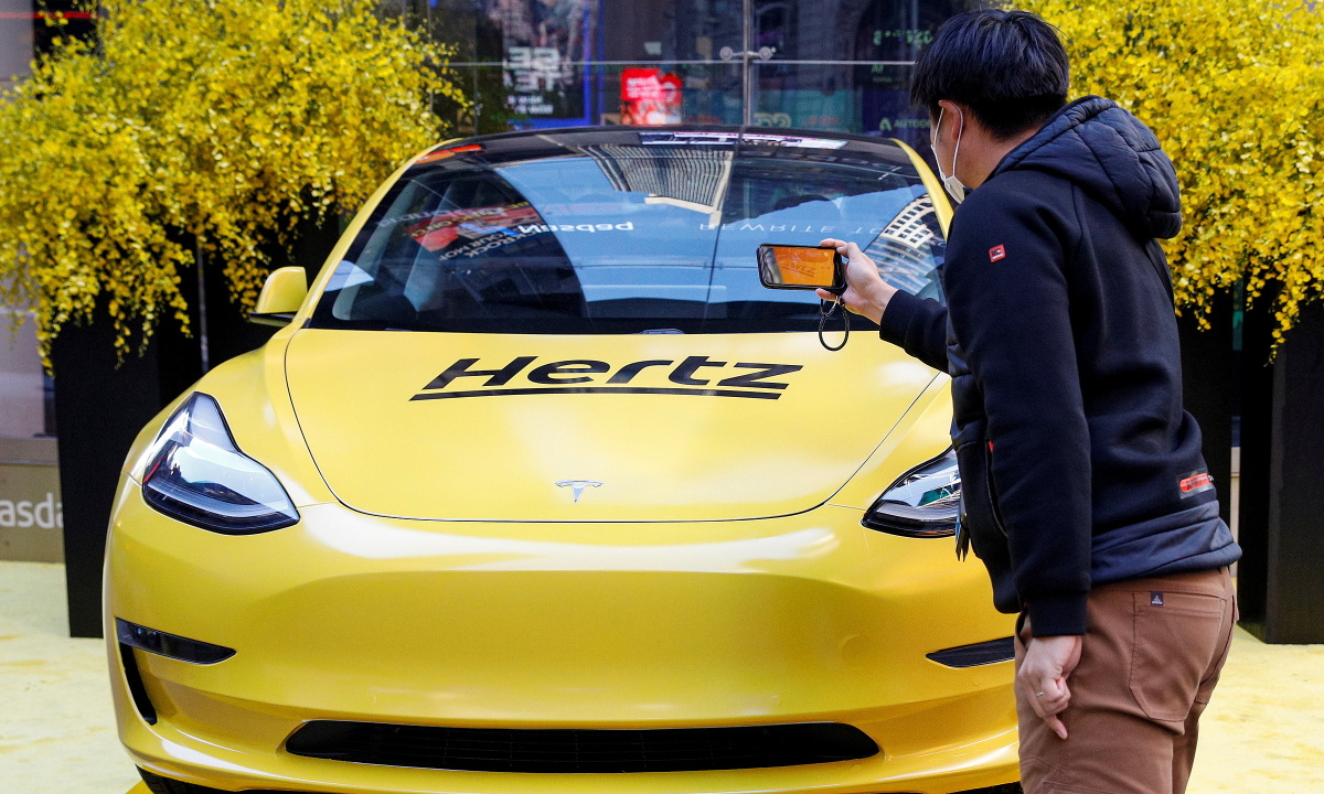 'Cú ngã' xe điện của gã khổng lồ cho thuê ôtô Hertz