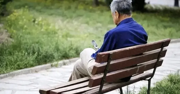 Năm 61 tuổi, tôi mang về một bé trai, bị vợ và 3 con gái nói như tát nước vào mặt – 15 năm sau chúng tôi được nhờ bởi con nuôi