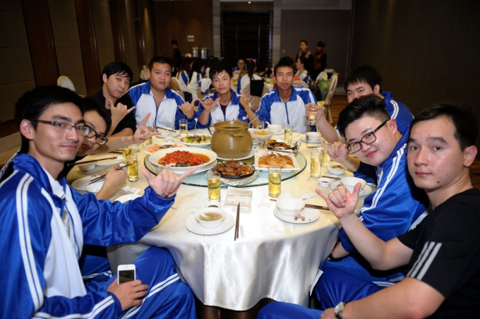 Họp lớp mỗi người được yêu cầu đóng 7 triệu, 6 người trực tiếp rời nhóm: Hết tiệc, họ đều hối hận không thôi
