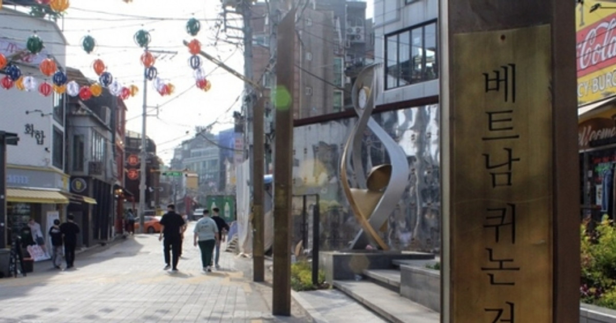 Khám phá tuyến đường mang tên một thành phố của Việt Nam giữa lòng Thủ đô Seoul, dài hơn 300m nhưng bán đủ thứ đặc sản của người Việt