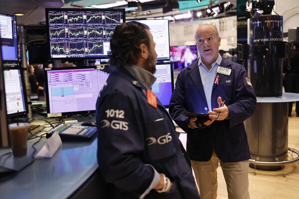 S&P 500 và Nasdaq Composite đỏ lửa, cổ phiếu Nvidia mất 13% sau ba phiên