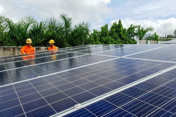 Điện mặt trời mái nhà dư thừa có thể bù trừ cho EVN