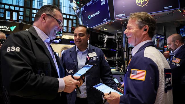 S&P 500 leo dốc 14.5% trong nửa đầu năm 2024 nhờ cơn sốt trí tuệ nhân tạo