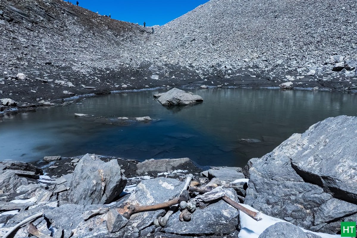 Ở độ cao 5.000 mét tại dãy Himalaya, có một hồ nước kỳ lạ với hàng trăm hài cốt người nằm bên trong!