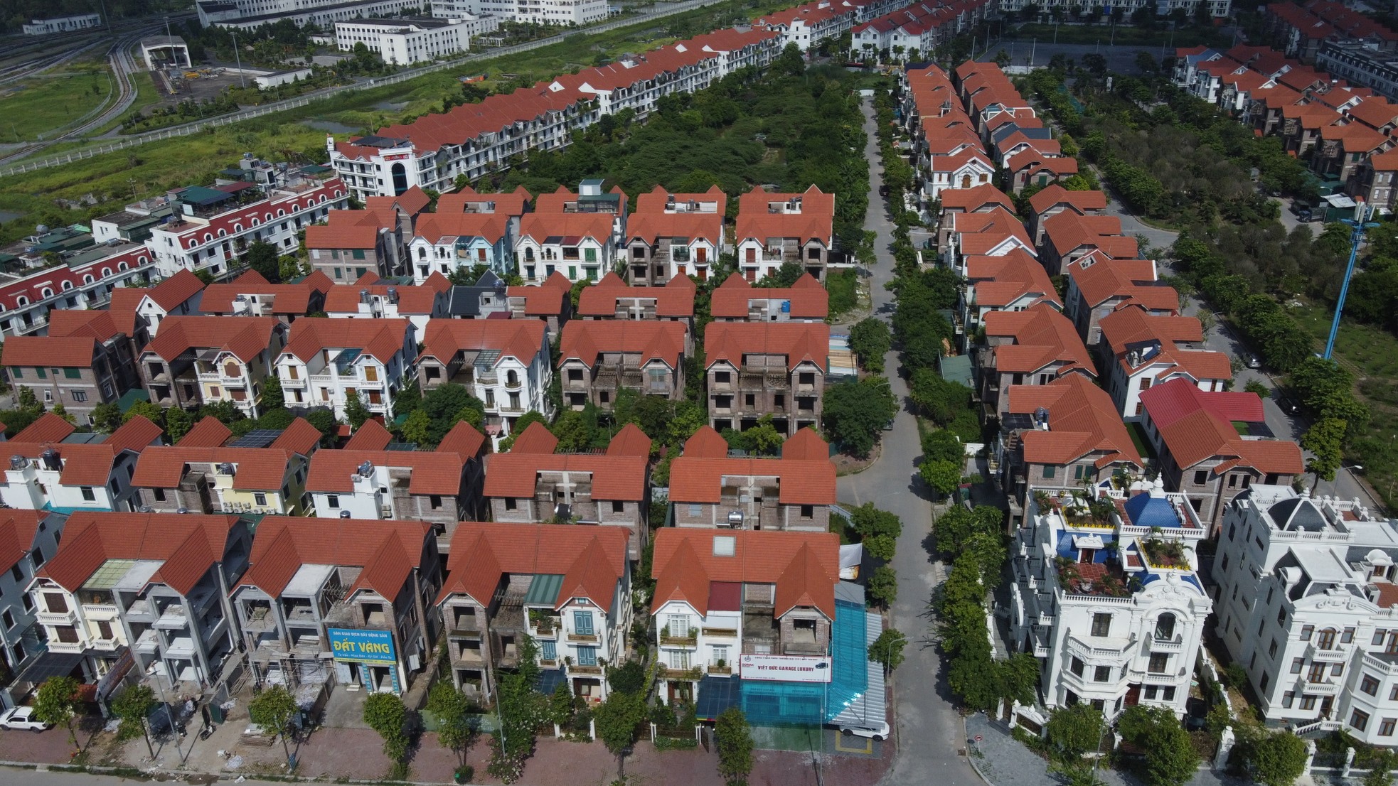 Cảnh bỏ hoang khu đô thị nợ thuế lớn ở Hà Nội chờ xử lý
