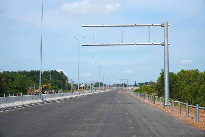 Chiêm ngưỡng tuyến đường qua rừng ngập mặn đẹp nhất cao tốc Bến Lức - Long Thành