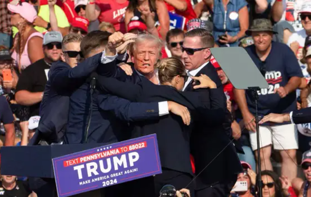 Vụ ám sát ông Trump: Xuất hiện hình ảnh nghi phạm bị hạ gục trên mái nhà