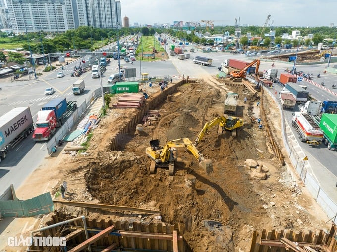Hình ảnh nút giao 3.400 tỷ 12 làn xe hiện đại nhất, đẹp nhất TP. HCM sau 1,5 năm thi công