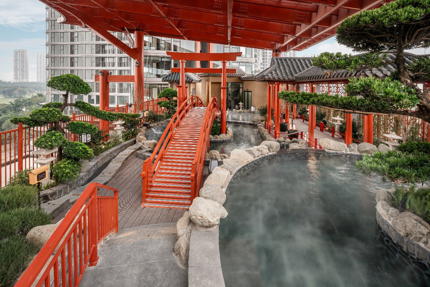 Có gì trong tổ hợp khoáng nóng Mori onsen cách hồ Hoàn Kiếm 14km?