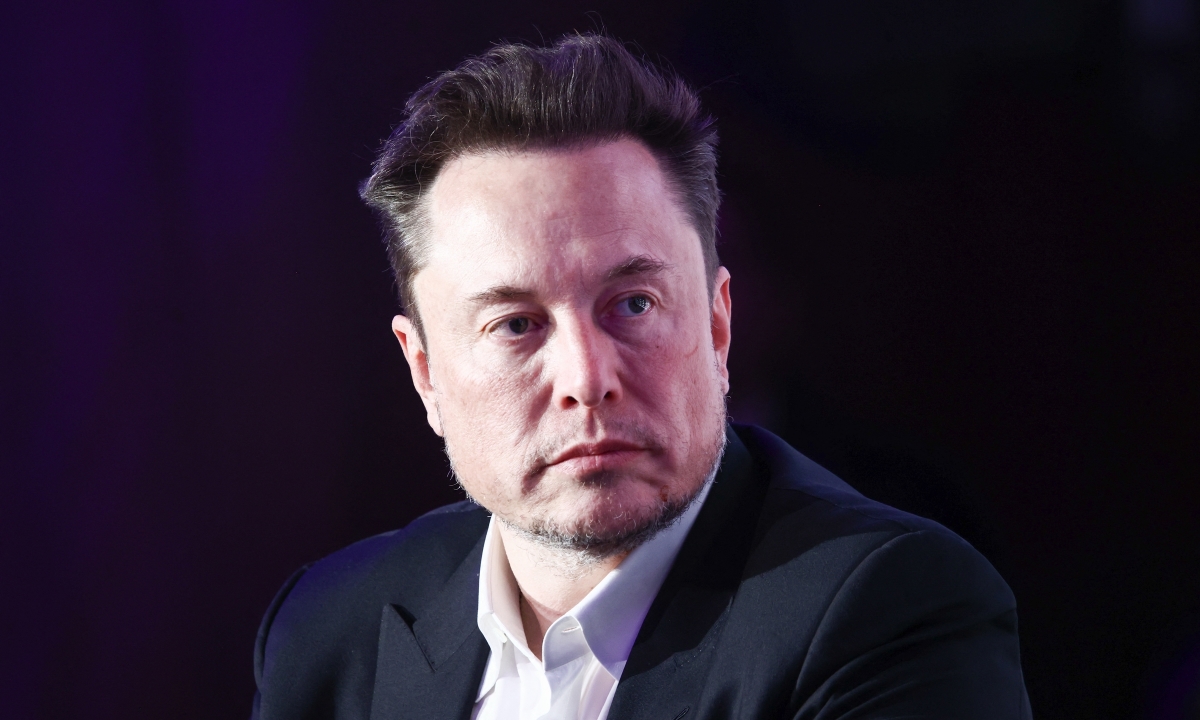 Elon Musk mất 21 tỷ USD một ngày vì Tesla