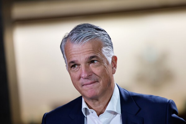 CEO UBS: Còn quá sớm để kết luận Mỹ sẽ suy thoái
